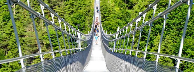 Trip Kreuzfahrten Reisetipps - highline179 - Die Brücke BlickMitKick | einmalige Kulisse und spektakulärer Panoramablick | 20 Gehminuten und man findet | die längste Hängebrücke der Welt | Weltrekord Hängebrücke im Tibet Style - Die highline179 ist eine Fußgänger-Hängebrücke in Form einer Seilbrücke über die Fernpassstraße B 179 südlich von Reutte in Tirol (Österreich). Sie erstreckt sich in einer Höhe von 113 bis 114 m über die Burgenwelt Ehrenberg und verbindet die Ruine Ehrenberg mit dem Fort Claudia.
