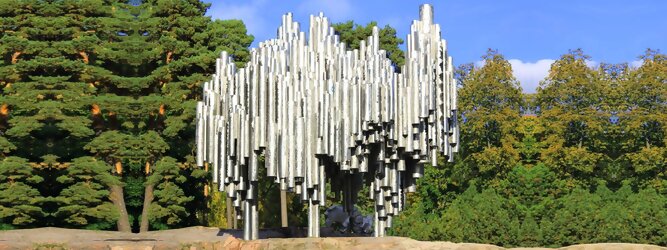 Trip Kreuzfahrten Reisetipps - Sibelius Monument in Helsinki, Finnland. Wie stilisierte Orgelpfeifen, verblüfft die abstrakt kühne Optik dieser Skulptur und symbolisiert das kreative künstlerische Musikschaffen des weltberühmten finnischen Komponisten Jean Sibelius. Das imposante Denkmal liegt in einem wunderschönen Park. Der als „Johann Julius Christian Sibelius“ geborene Jean Sibelius ist für die Finnen eine äußerst wichtige Person und gilt als Ikone der finnischen Musik. Die bekanntesten Werke des freischaffenden Komponisten sind Symphonie 1-7, Kullervo und Violinkonzert. Unzählige Besucher aus nah und fern kommen in den Park, um eines der meistfotografierten Denkmäler Finnlands zu sehen.