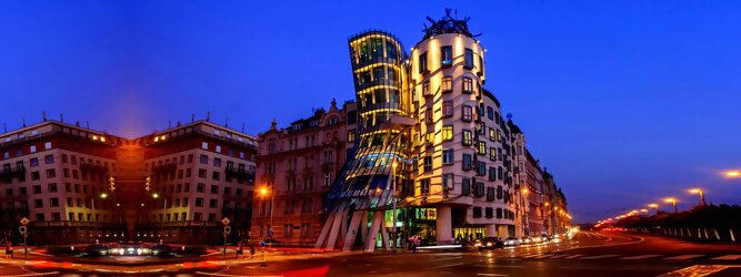 Trip Kreuzfahrten Reisetipps - Das tanzende Haus ist ein Bürogebäudes in der tschechischen Hauptstadt Prag. Beliebte Aussichtsplattform mit schöner Architektur in Prag. Das „Tanzende Haus“ in Prag, das charismatische Bürogebäude mit dem Namen Ginger & Fred in Tschechien bezaubert mit mutiger Architektur. Geschwungen, dynamisch, strahlt es eine charmante Ungezwungenheit und Fröhlichkeit aus. Oben in der Glas-Bar genießt man den herrlichen Rundblick. Wie eine Tänzerin im Kleid, die sich an einen Herrn mit Hut schmiegt: Und doch ist es ein Haus. Das Tanzhaus ist eines der neuen Denkmäler der Stadt.